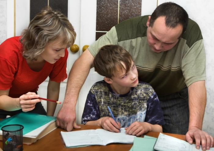 ДОМАШНЕЕ ЗАДАНИЕ: МНЕНИЯ УЧАЩИХСЯ И РОДИТЕЛЕЙ