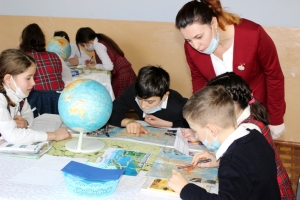 &laquo;Учитель года - 2021&raquo;: Открытые уроки в лицее им. Ф. Яниогло села Чок-Майдан и гимназии села Дезгинжа