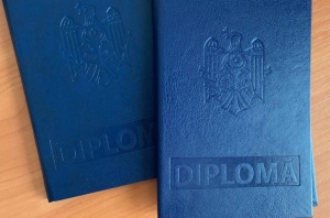 БОЛЬШЕ ПОЛОВИНЫ ВЫПУСКНИКОВ ИСПРАВИЛИ ОТРИЦАТЕЛЬНЫЕ ОЦЕНКИ В ДОПОЛНИТЕЛЬНОЙ СЕССИИ